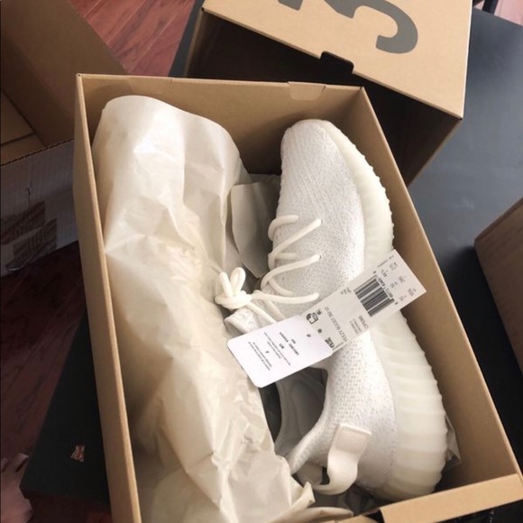 Yeezy triple white 10.5 - Picture 3 of 6
